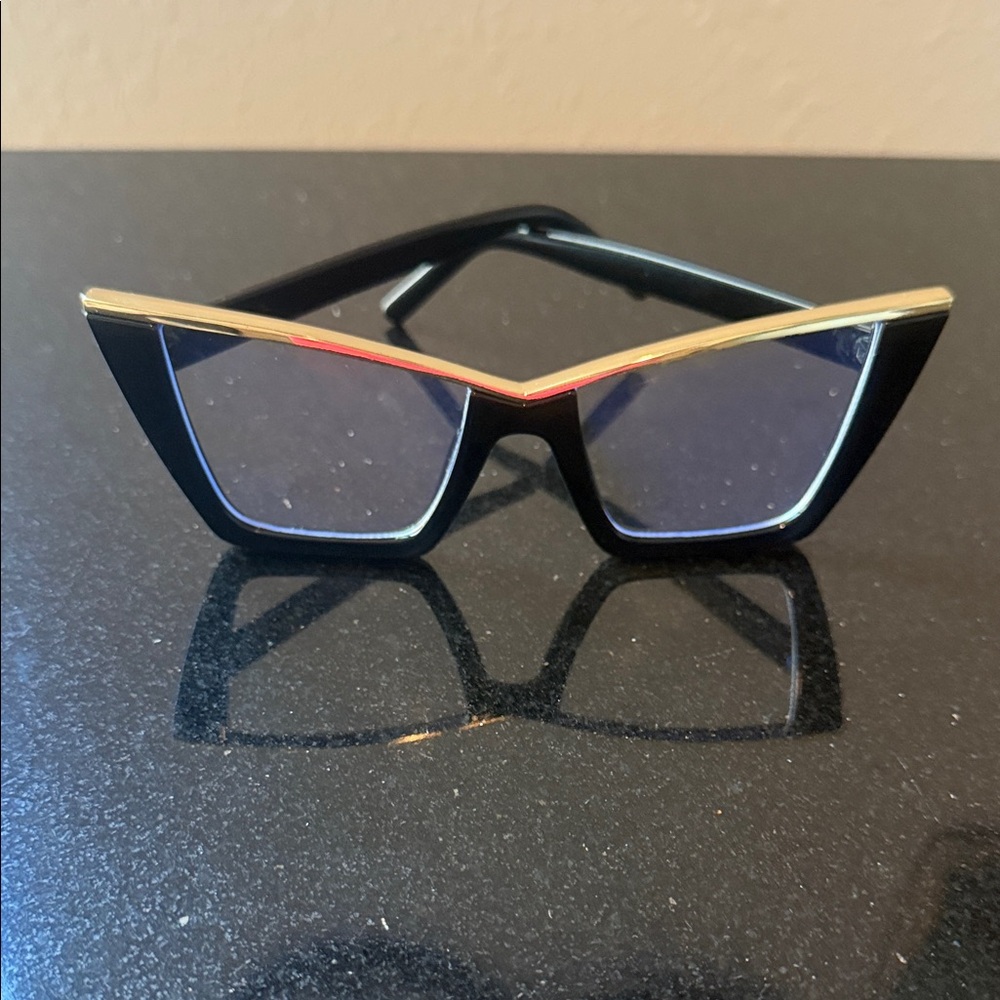 Chic Black and Gold Cat-Eye Sunglasses